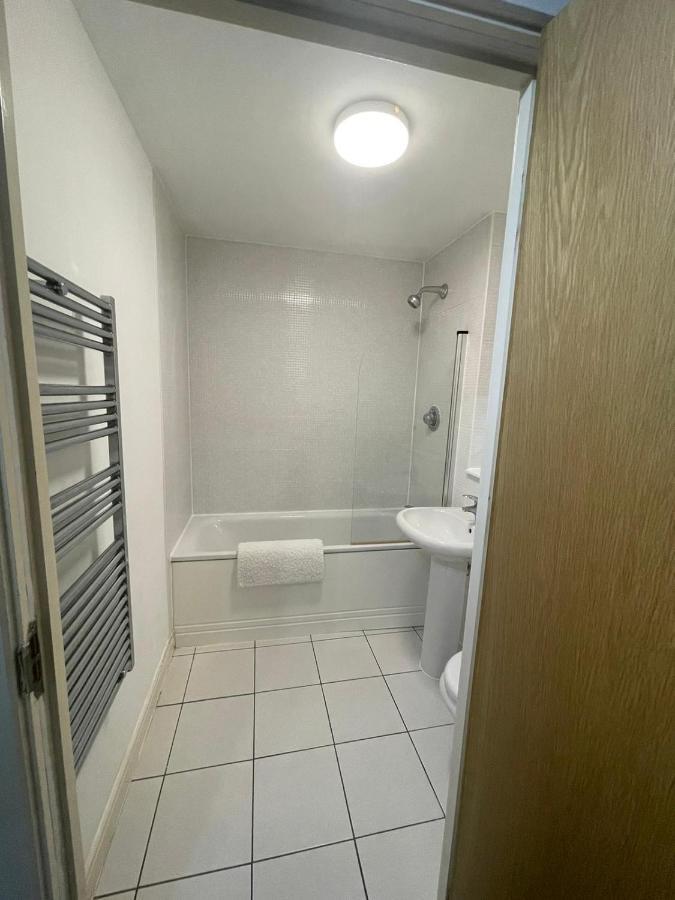 City Centre 1 Bed Apartment With Free On Site Parking With Cctv By Lets Relocations Birmingham Exterior photo